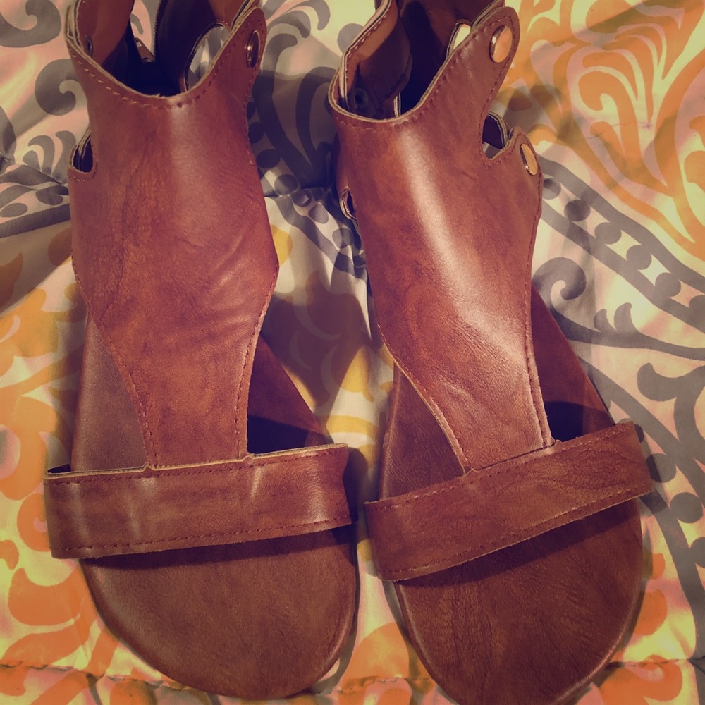 Gladiator flats
